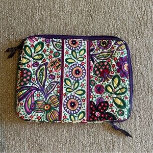Like new Vera Bradley Laptop sleeve
